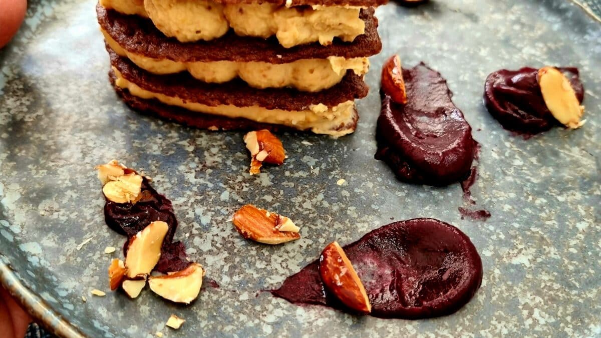 Napoleon with caramelized white chocolate cream